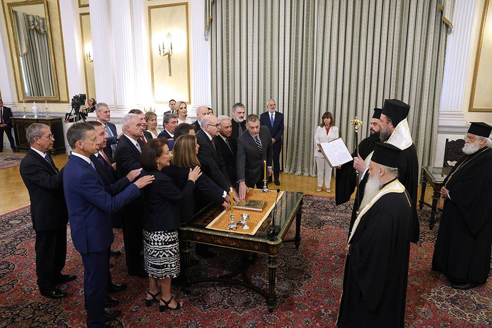 Yunanistan'daki geçici hükümetin bakanları yemin ederek göreve başladı - Resim: 11